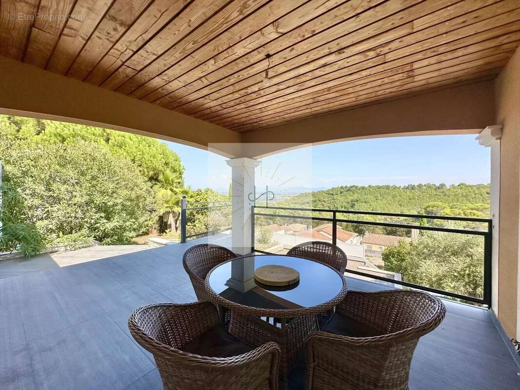 Maison à MONTELIMAR