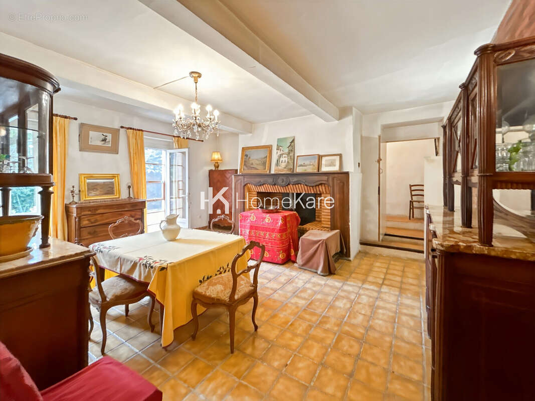 Maison à SAINTE-FOY-DE-PEYROLIERES