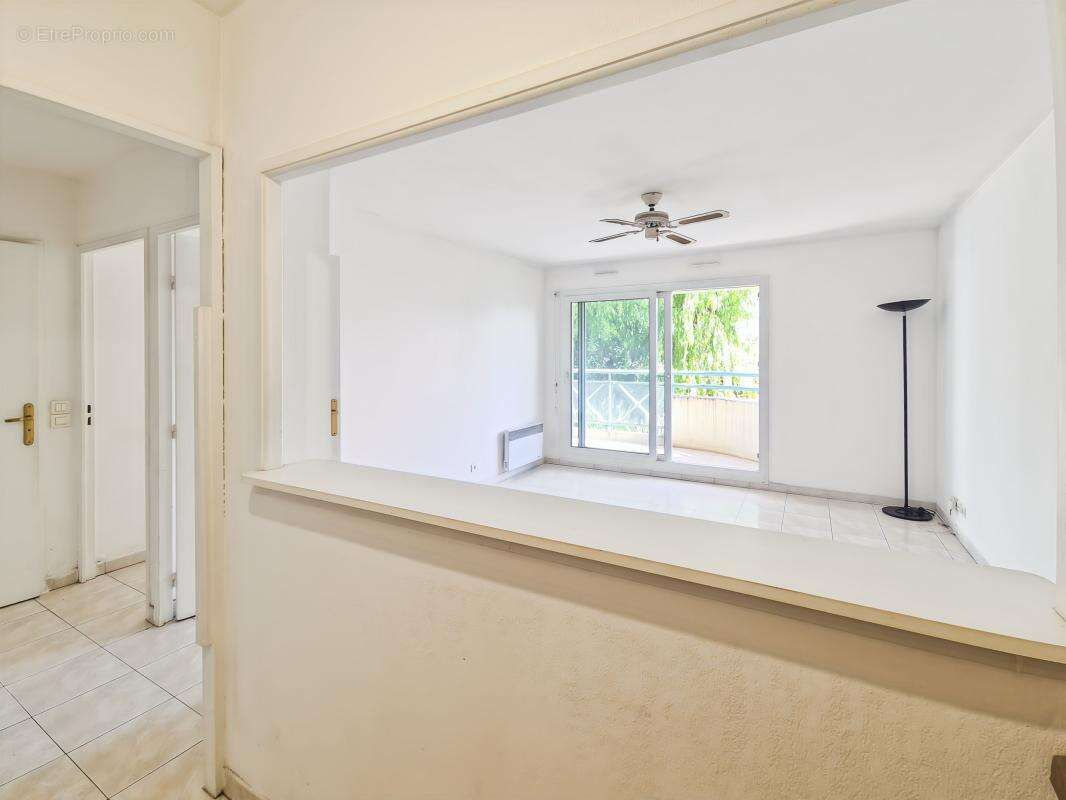 Appartement à SAINT-LAURENT-DU-VAR