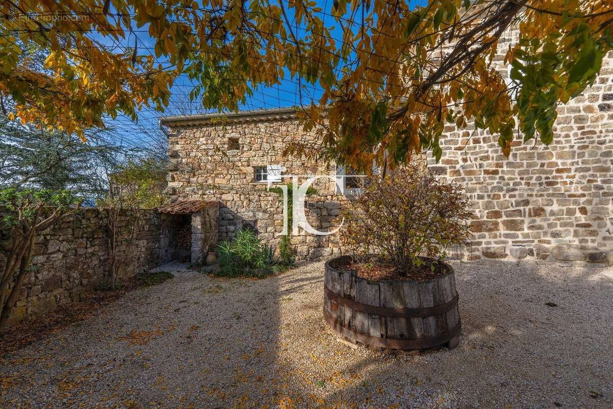 Maison à LABLACHERE