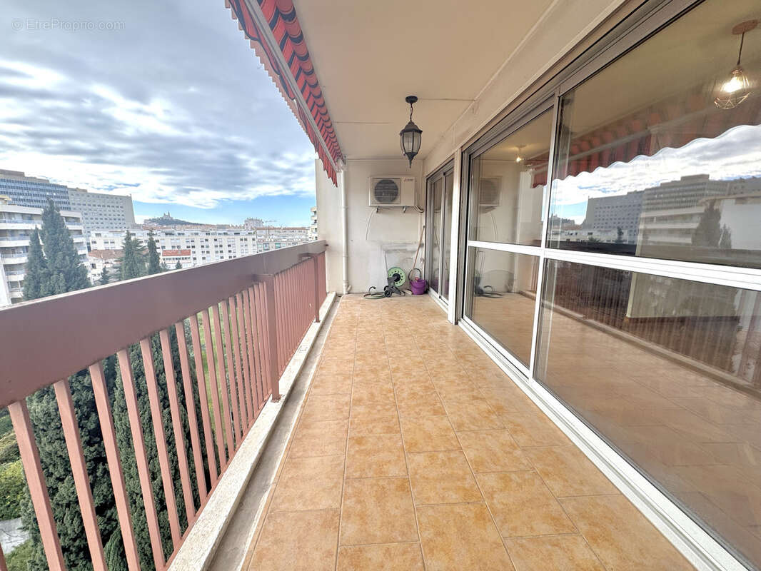 Appartement à MARSEILLE-5E