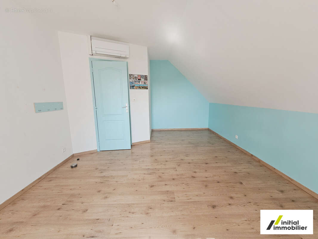 CHEMILLÉ-SUR-DÊME   Maison familiale de 165 m2 avec 5 chambres sur un terrain de 1 537 m2 - photo 7