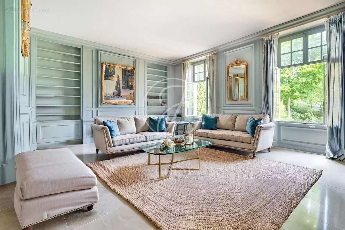 Maison à MARNES-LA-COQUETTE