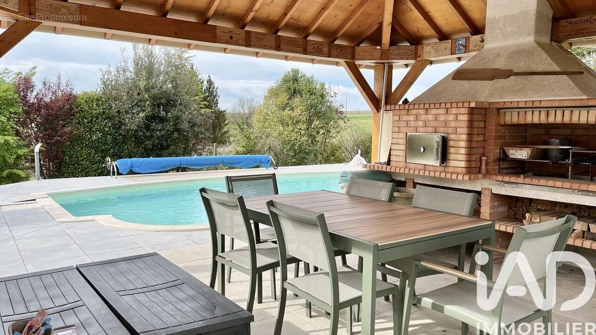 Maison 263 m² à Saint-Fort-Sur-Le-Ne  - photo 3