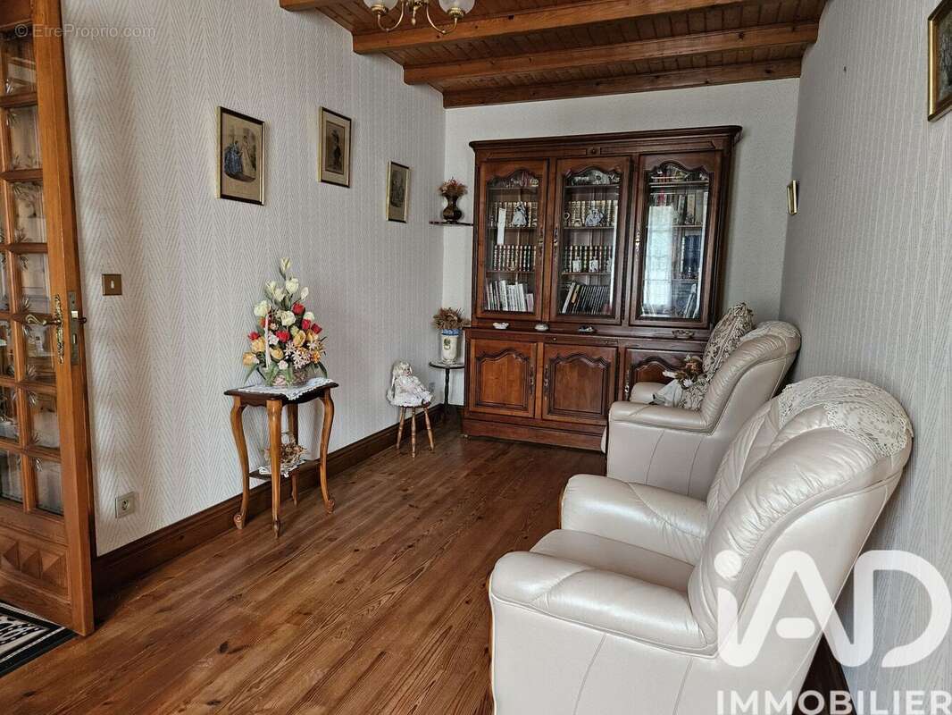 Maison 265 m² à Berneuil  - photo 6