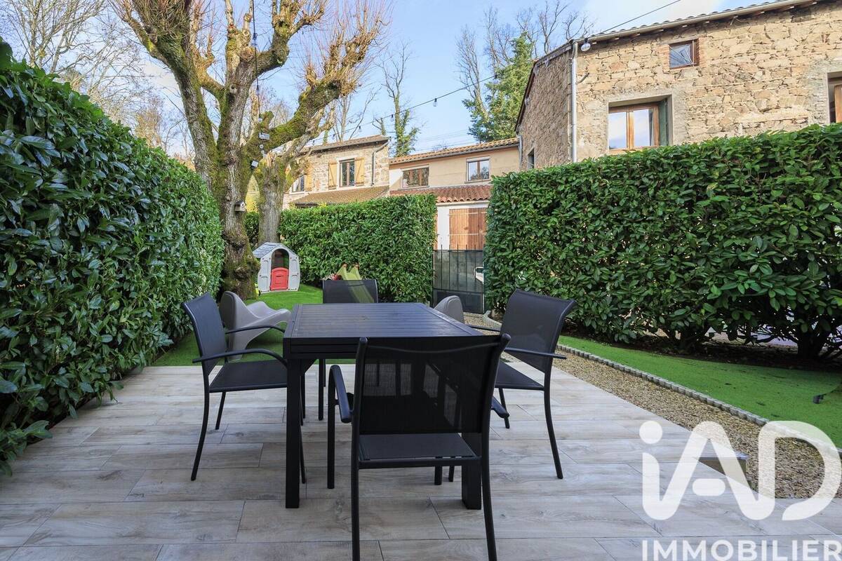 Photo 1 - Appartement à SAINT-GENIS-LES-OLLIERES