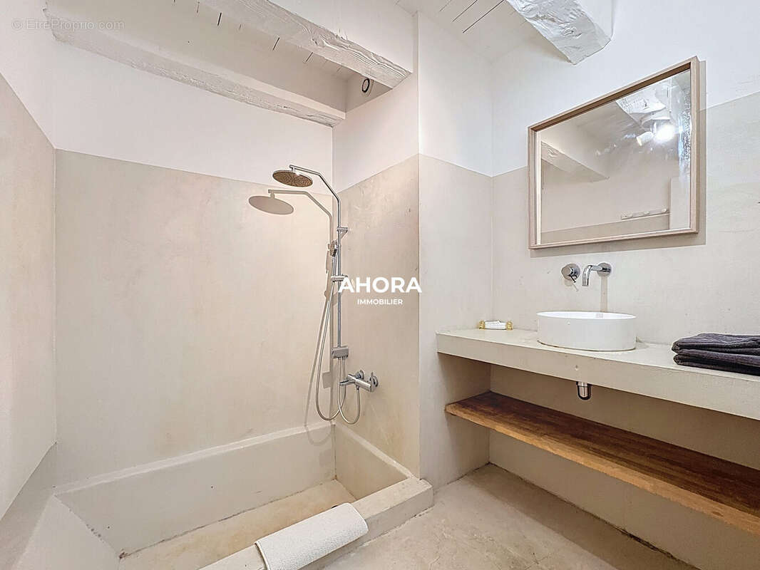 Appartement à MARSEILLE-1E