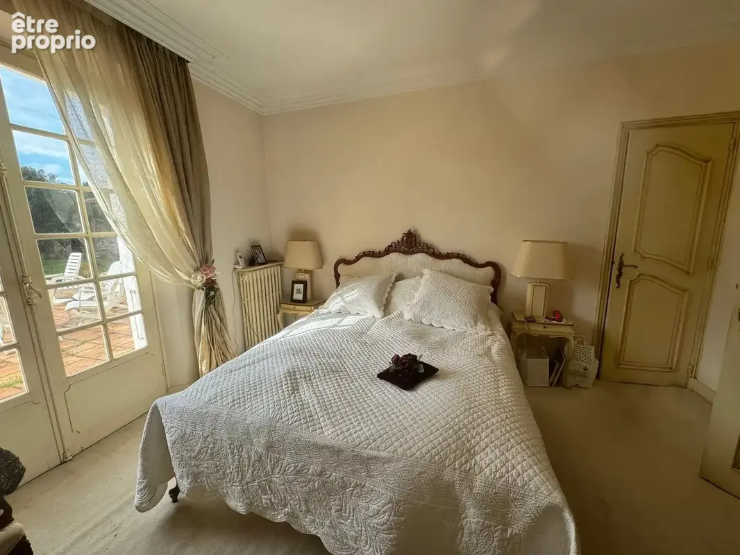 Proche centre Bram, Villa de caractère de 355m2 sur un jardin paysagé et clôturé de 3600 m2. - photo 6