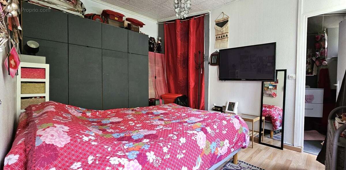 Chambre - Appartement à PARIS-14E