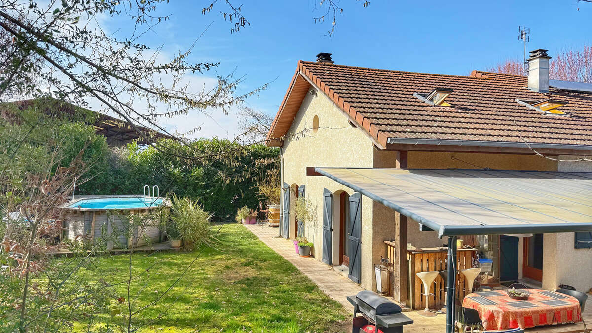 Maison à CHARNECLES