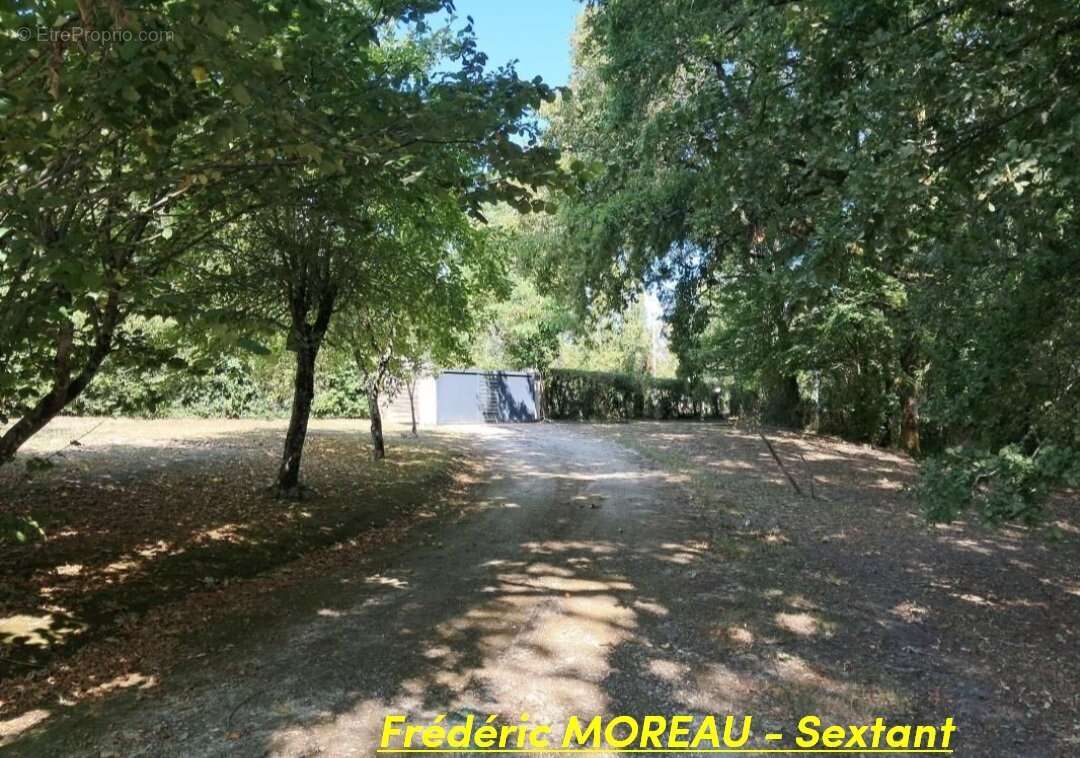 Trés belle maison atypique avec de beaux espaces intérieurs, dépendance et beau terrain - photo 16