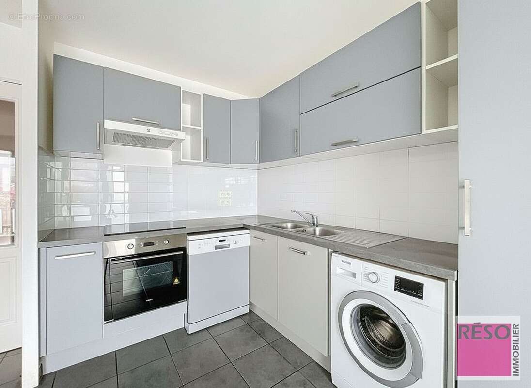Appartement à ETREMBIERES