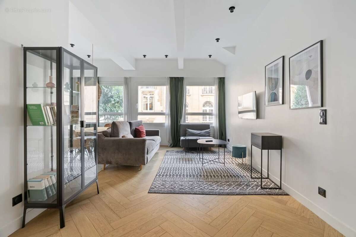 Appartement à PARIS-16E
