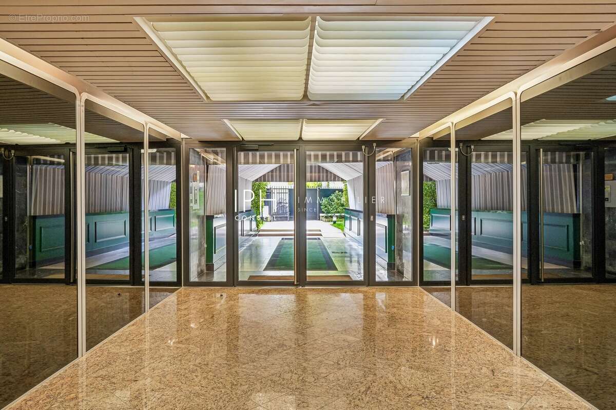 Appartement à NEUILLY-SUR-SEINE