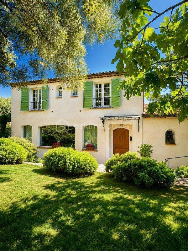 Vence – Élégante propriété de 210 m² avec piscine, jardin paysager et potentiel de 5 chambres - photo 2