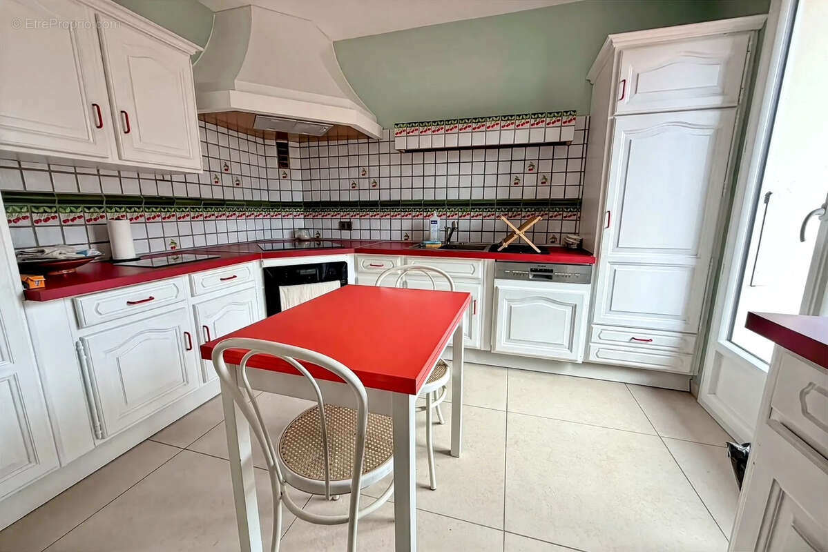 Maison à CONDE-SAINTE-LIBIAIRE