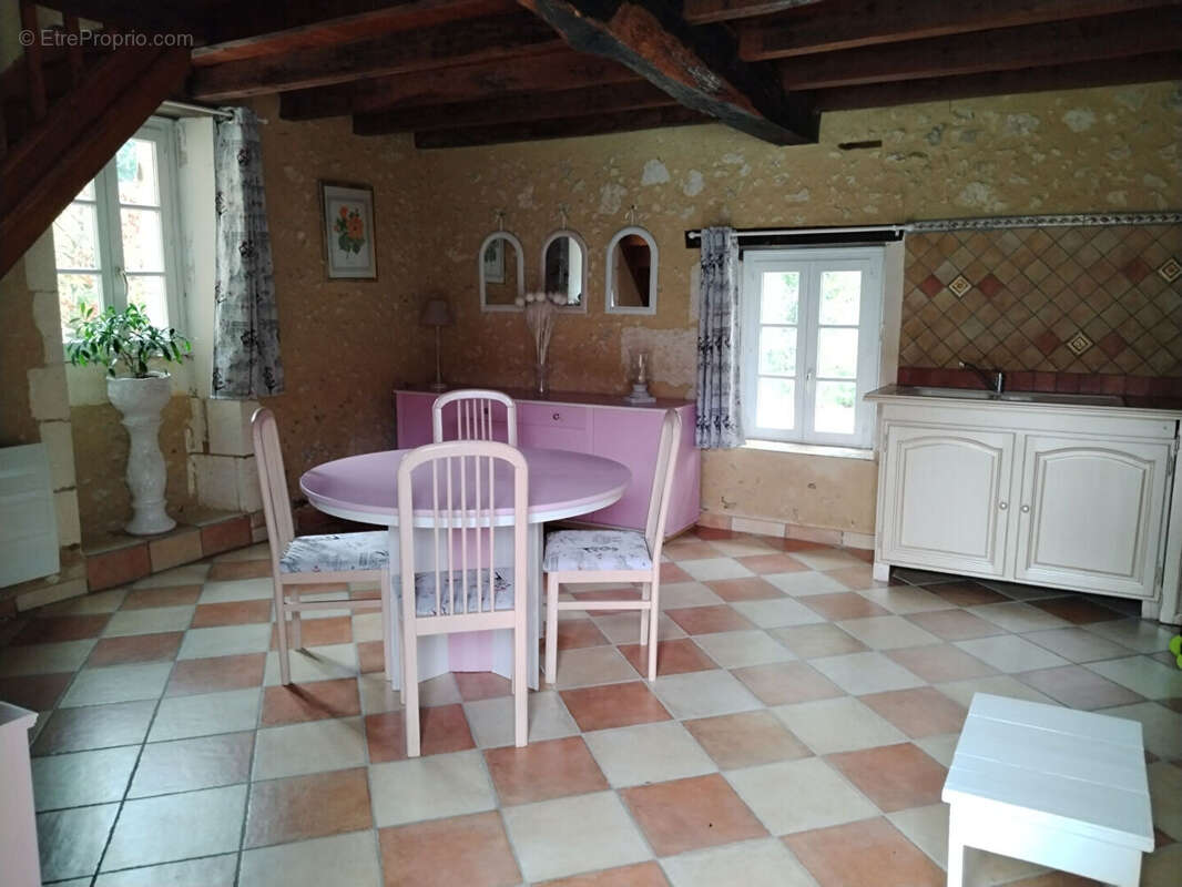 Maison à SAINT-SULPICE-DE-ROUMAGNAC