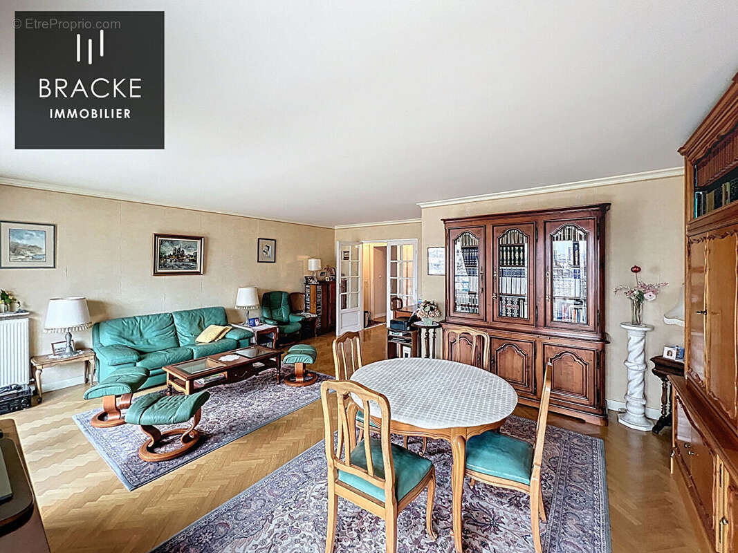 Appartement à COURBEVOIE