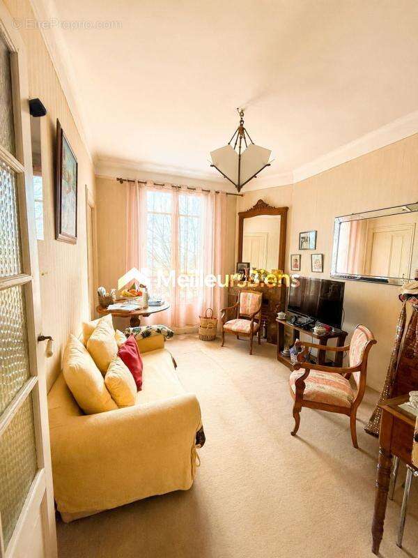 Appartement à CHARENTON-LE-PONT
