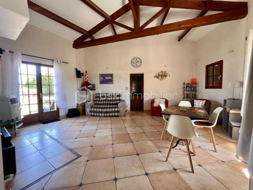 Charmante Demeure, 150m2,  plain pied, avec jardin, 4 chambres - photo 4