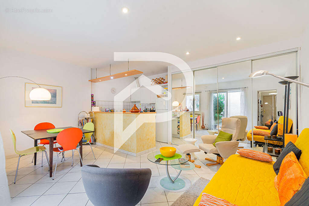Appartement à MARSEILLE-7E