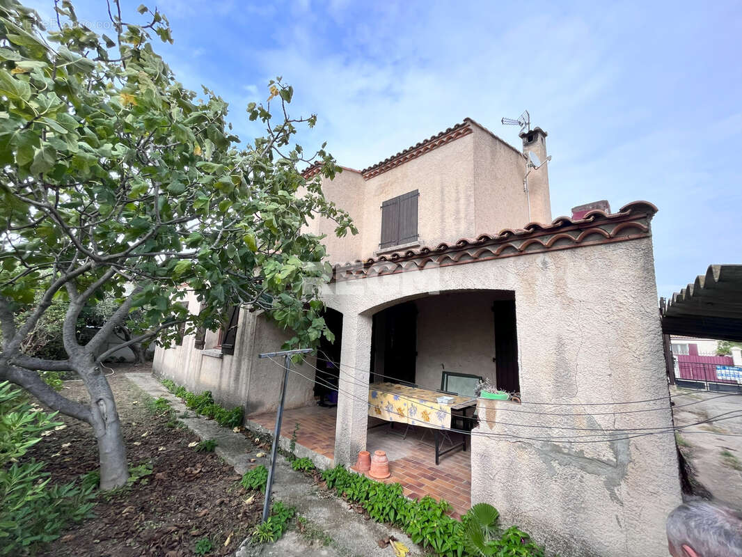 Maison à MAUGUIO