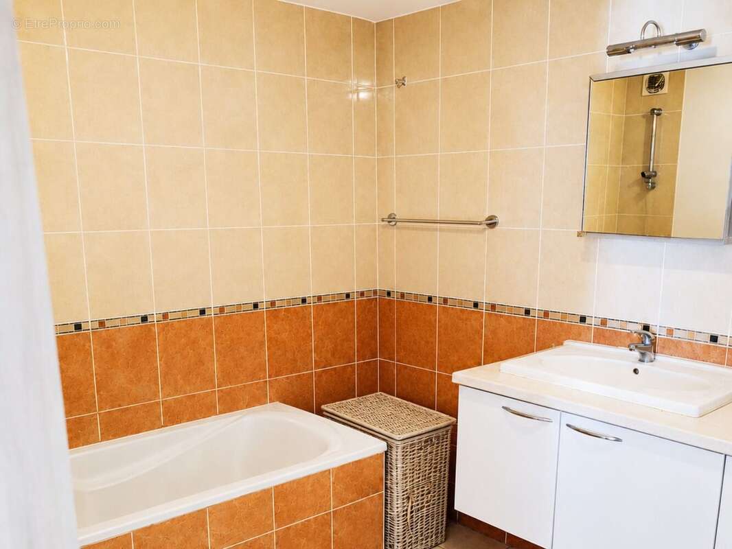 Appartement 69 m² à Saint-Denis  - photo 8