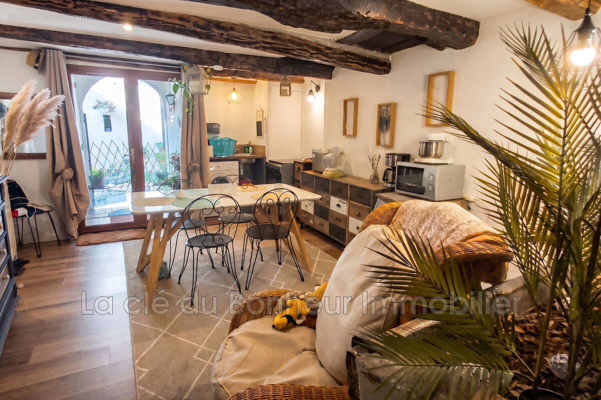 Maison 91 m² à Riez  - photo 2