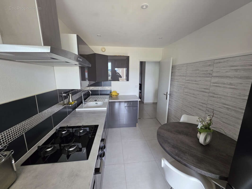 Appartement à CHENOVE