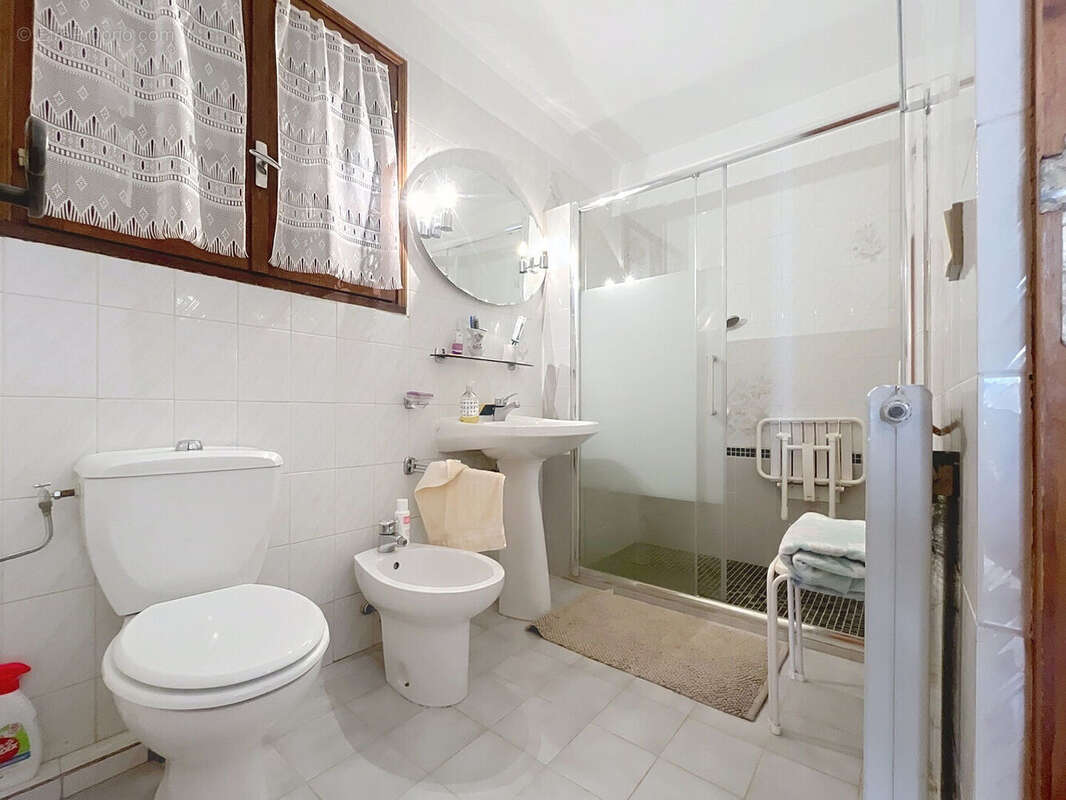 Trois appartements - Fort potentiel - à Roure 06420 - photo 6