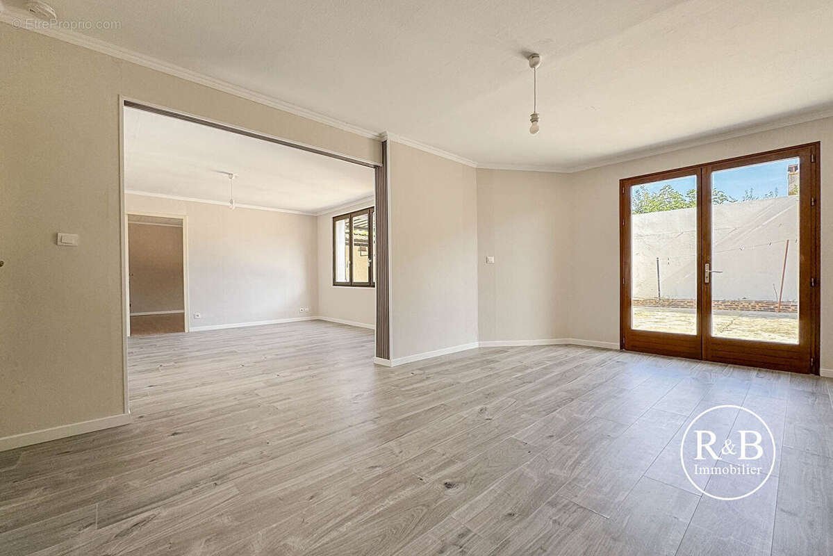 Maison à LES CLAYES-SOUS-BOIS