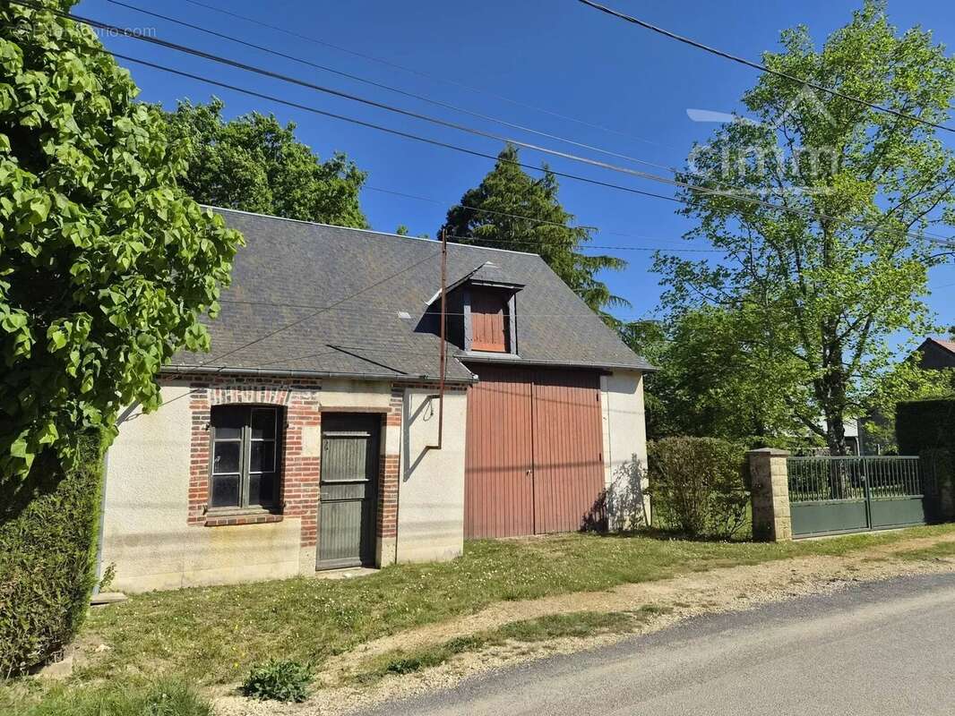 Maison à SAINT-ELOY-DE-GY
