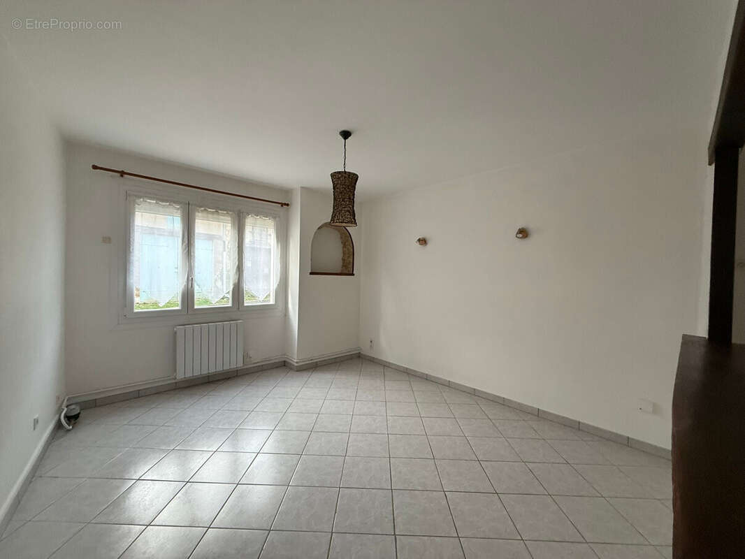 Maison à LES BORDES