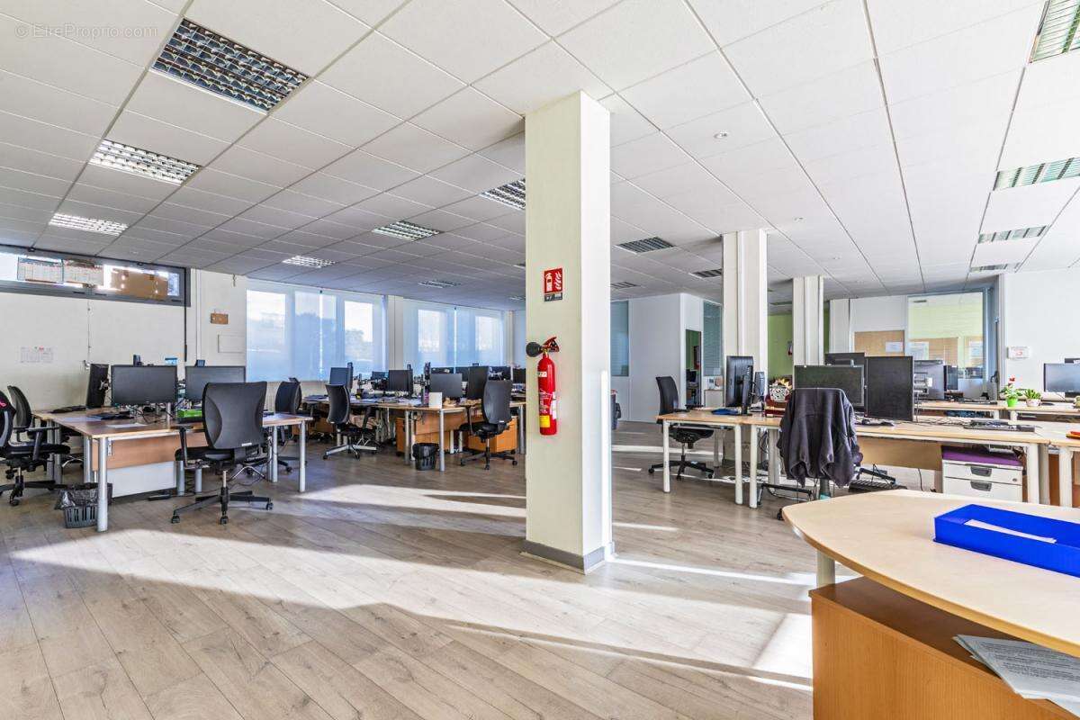 Commerce à CHANTELOUP-LES-VIGNES