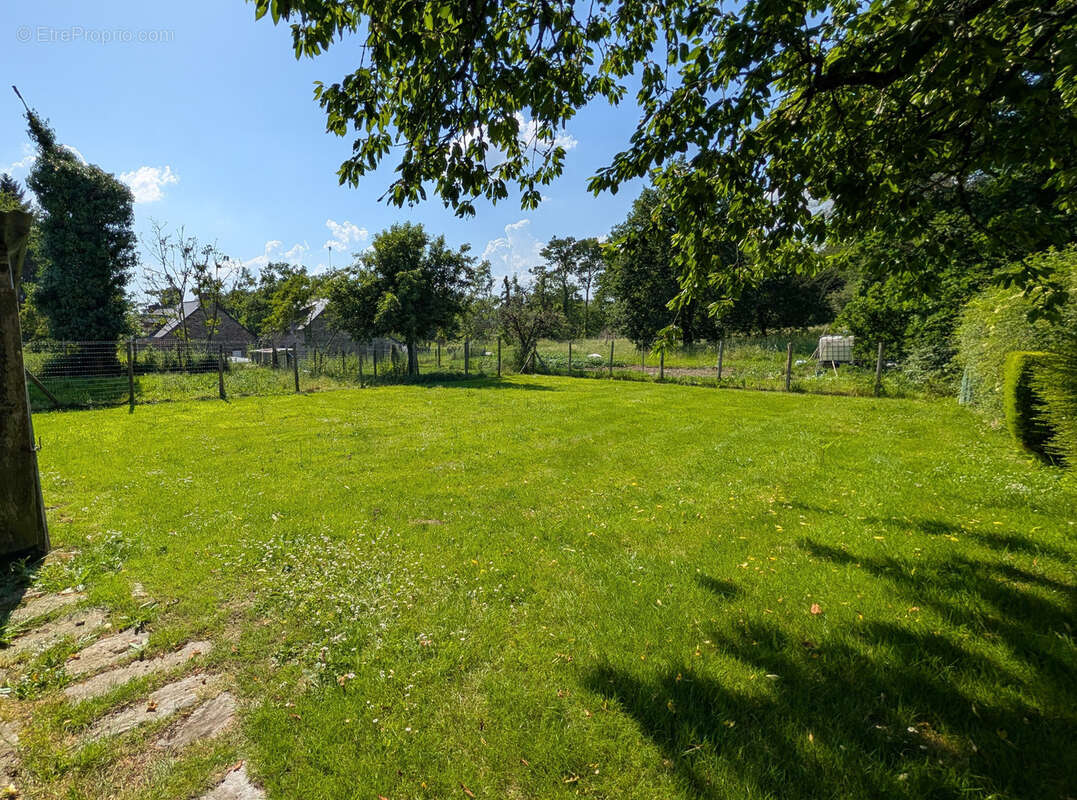 Maison en pierre avec dépendances et jardin – La Chapelle-Gaceline (La Gacilly) - grand terrain - véranda - charme - garage - photo 5