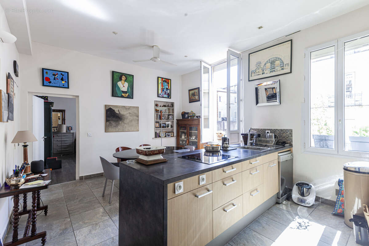 Appartement 5 Pièces de 127 m2, rénové par un architecte - photo 8
