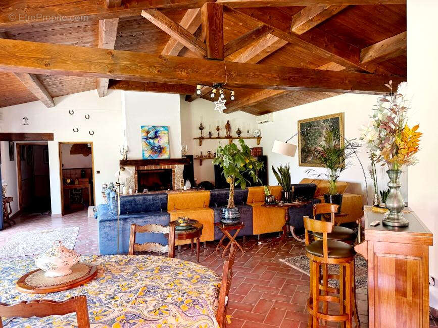 Draguignan villa F6 197m2 piscine garage terrasse 3800m terrain 795000€ crn2373 DPE A - photo 12