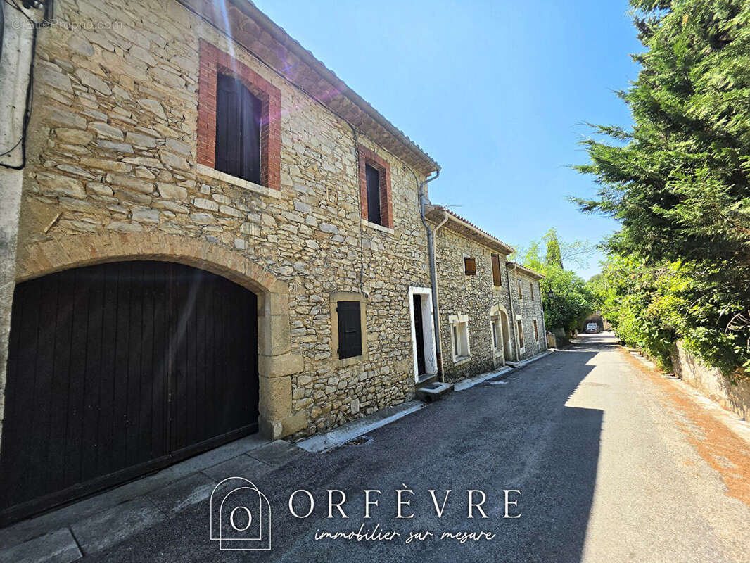Maison Carnas avec garages sur 2700m² de terrain - photo 2