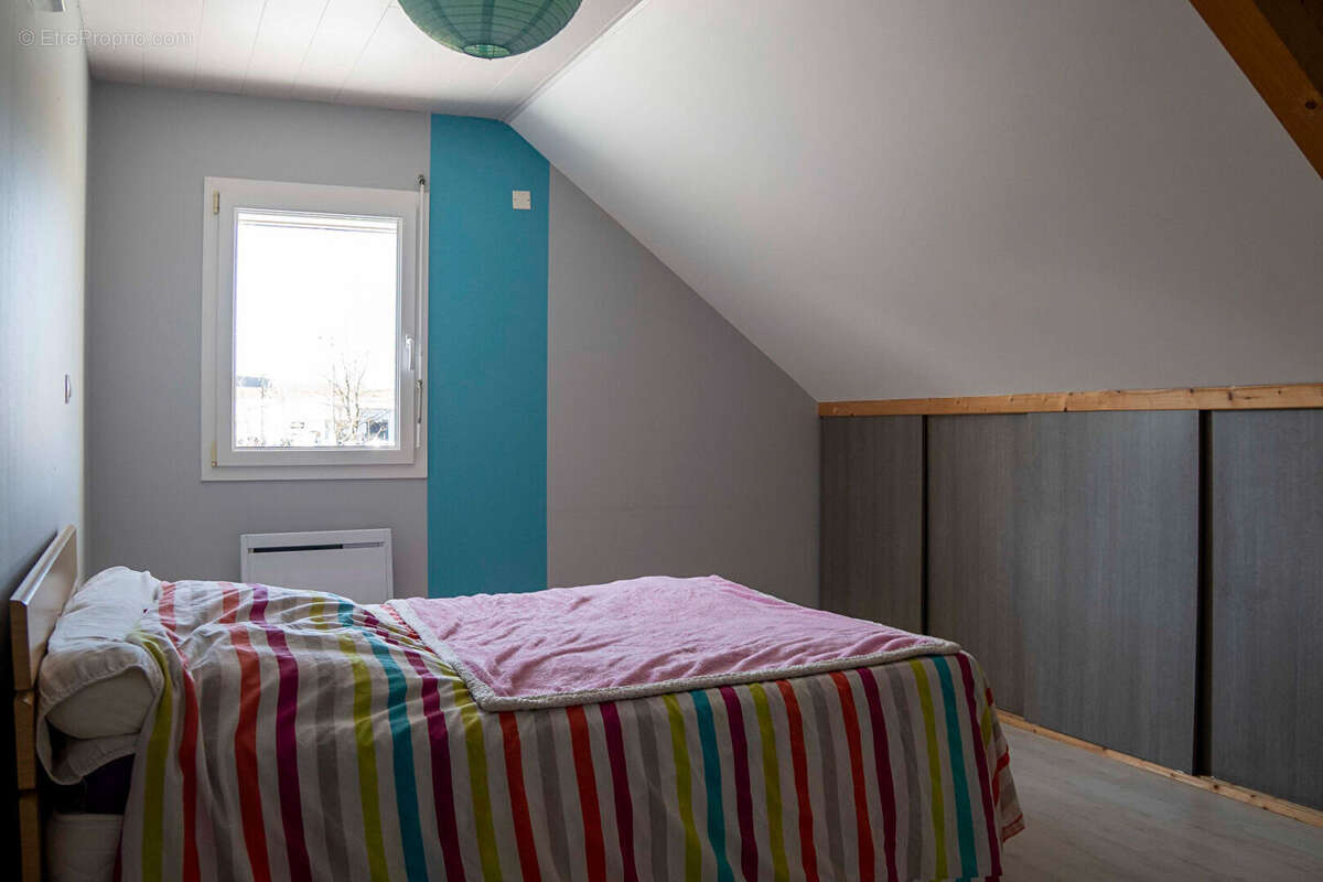 Maison à POUILLEY-LES-VIGNES