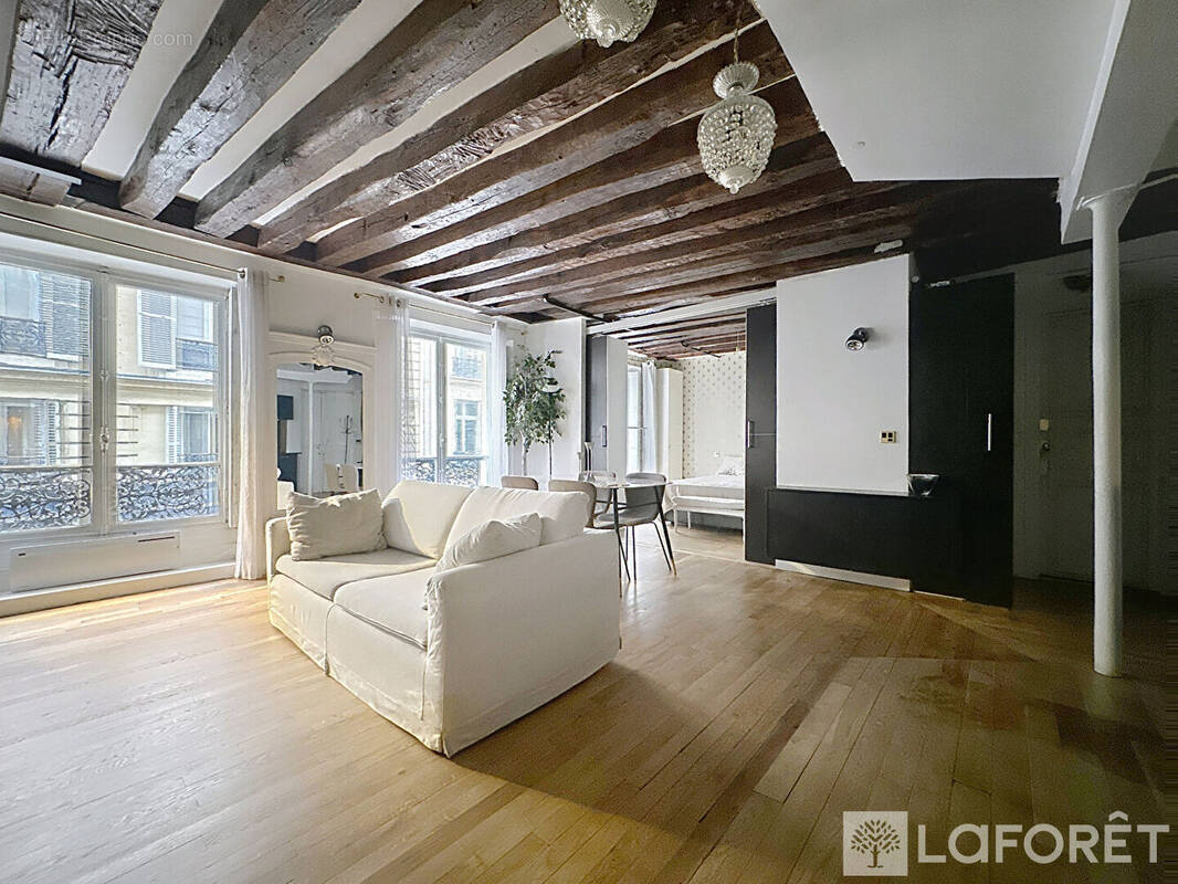 Appartement à PARIS-1E