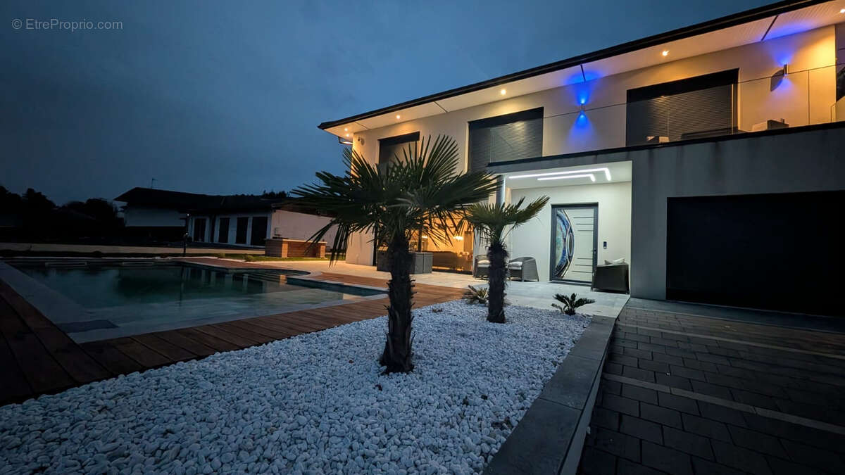 Maison à DIVONNE-LES-BAINS