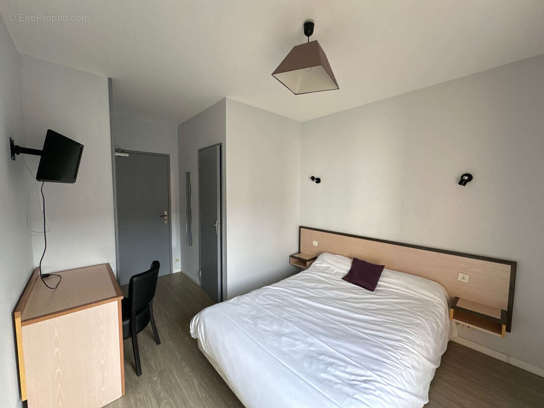 Commerce à DECAZEVILLE