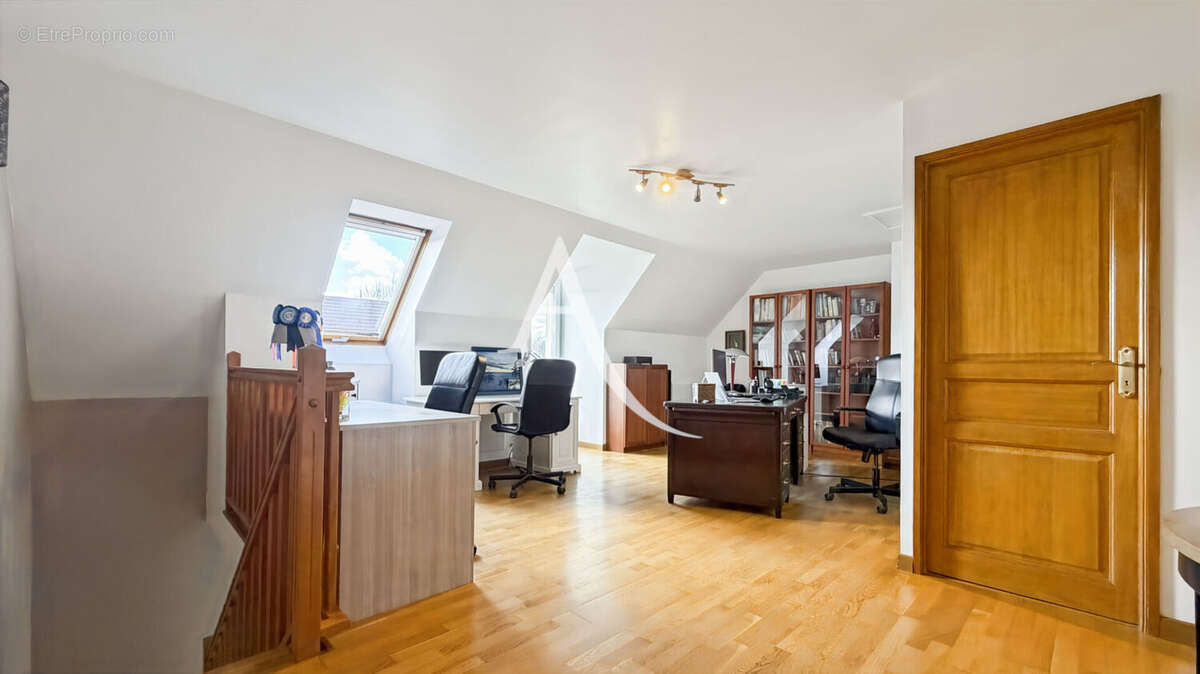 Maison à LE PERRAY-EN-YVELINES