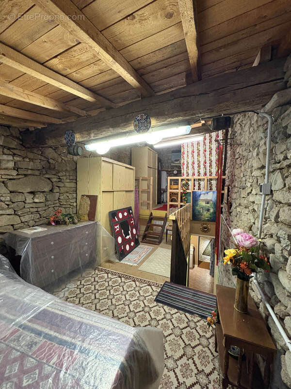 Maison à VIC-LE-COMTE