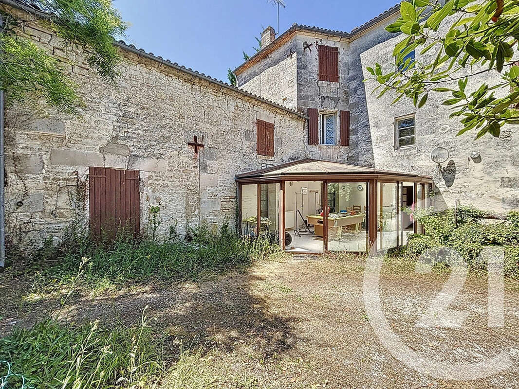Maison à HIERSAC