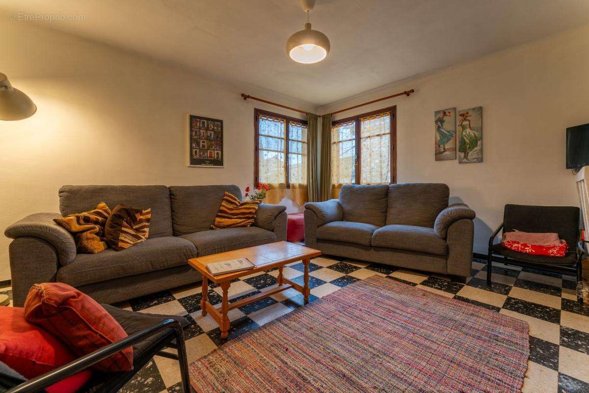 Maison à SAINT-LAURENT-DE-CARNOLS