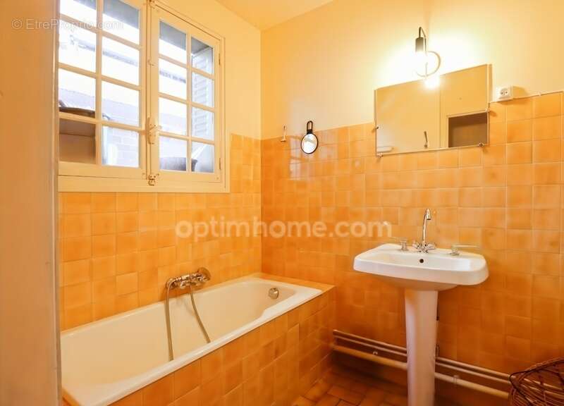 Maison à MAGNAC-LAVAL