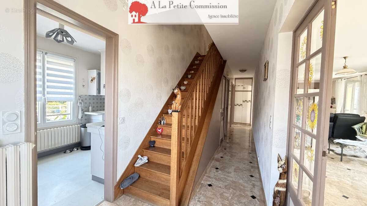 Superbe maison   Beaux volumes, luminosité et prestations de qualité - photo 13