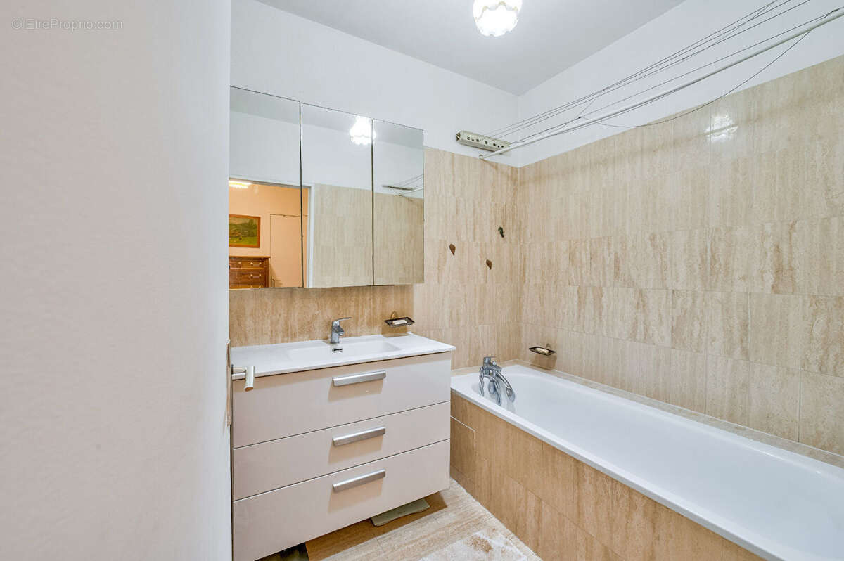 Commerce à ISSY-LES-MOULINEAUX