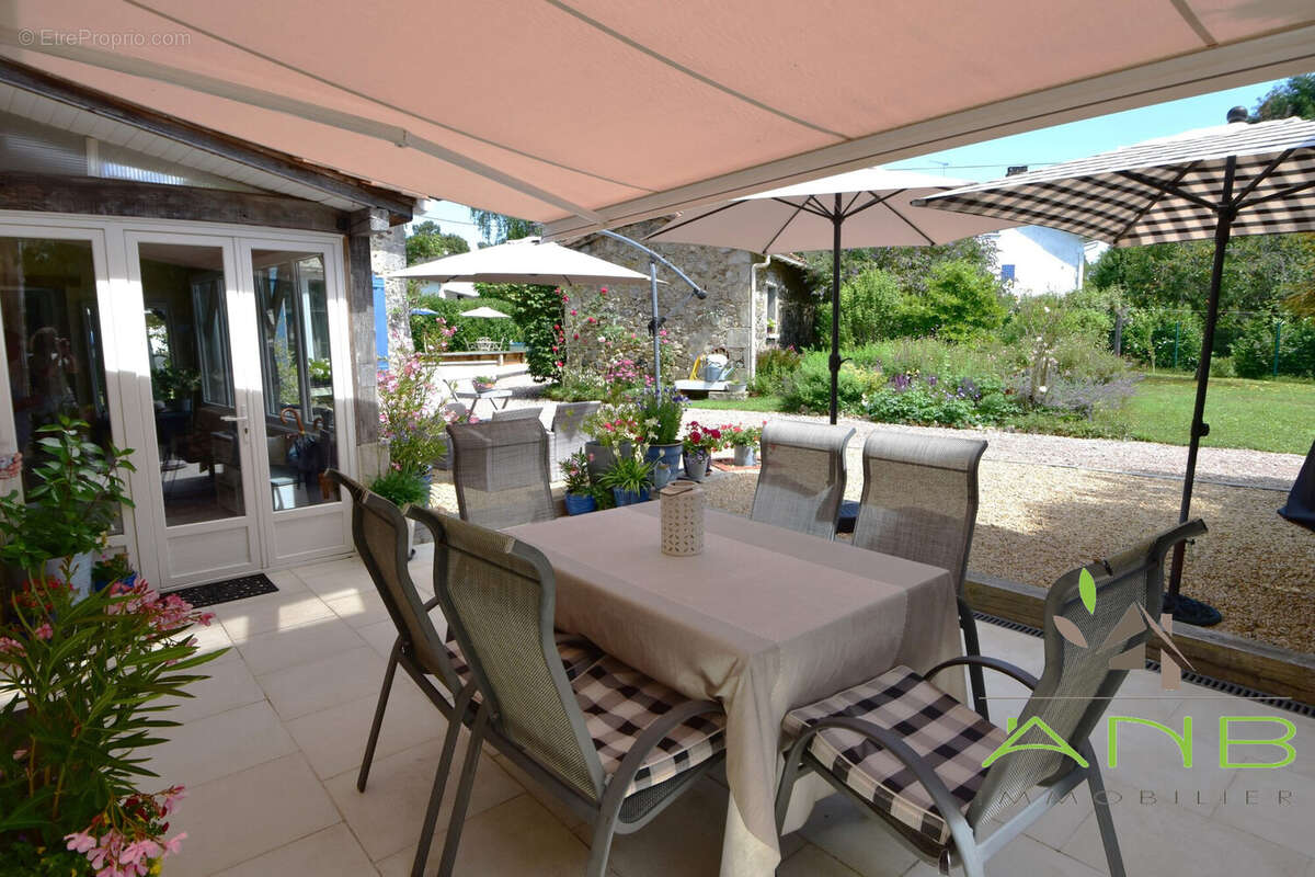 Maison à BUSSIERE-BADIL